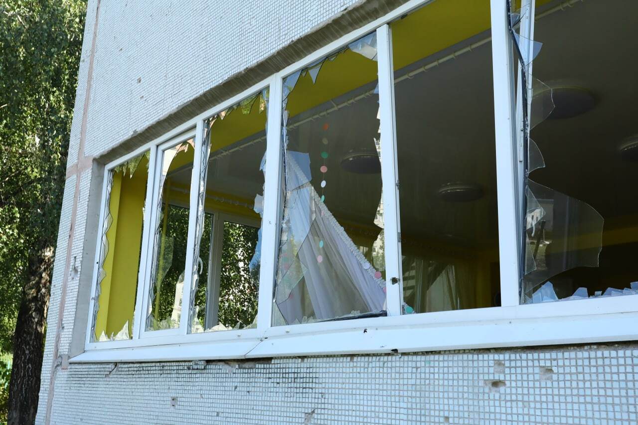 Оккупанты устроили новый обстрел Харькова: ранены 14 человек, трое из них дети. Фото и видео