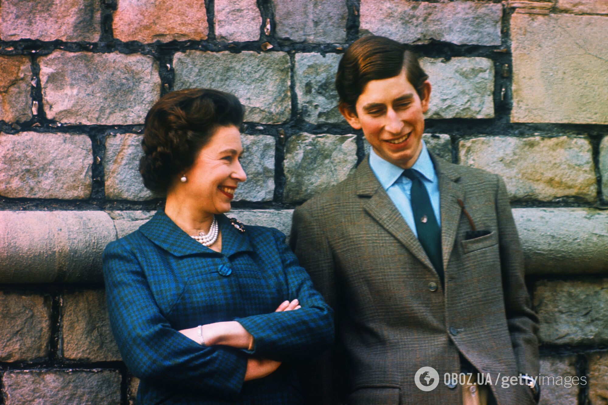 Мама и сын. 10 самых трогательных фото королевы Елизаветы II и принца Чарльза