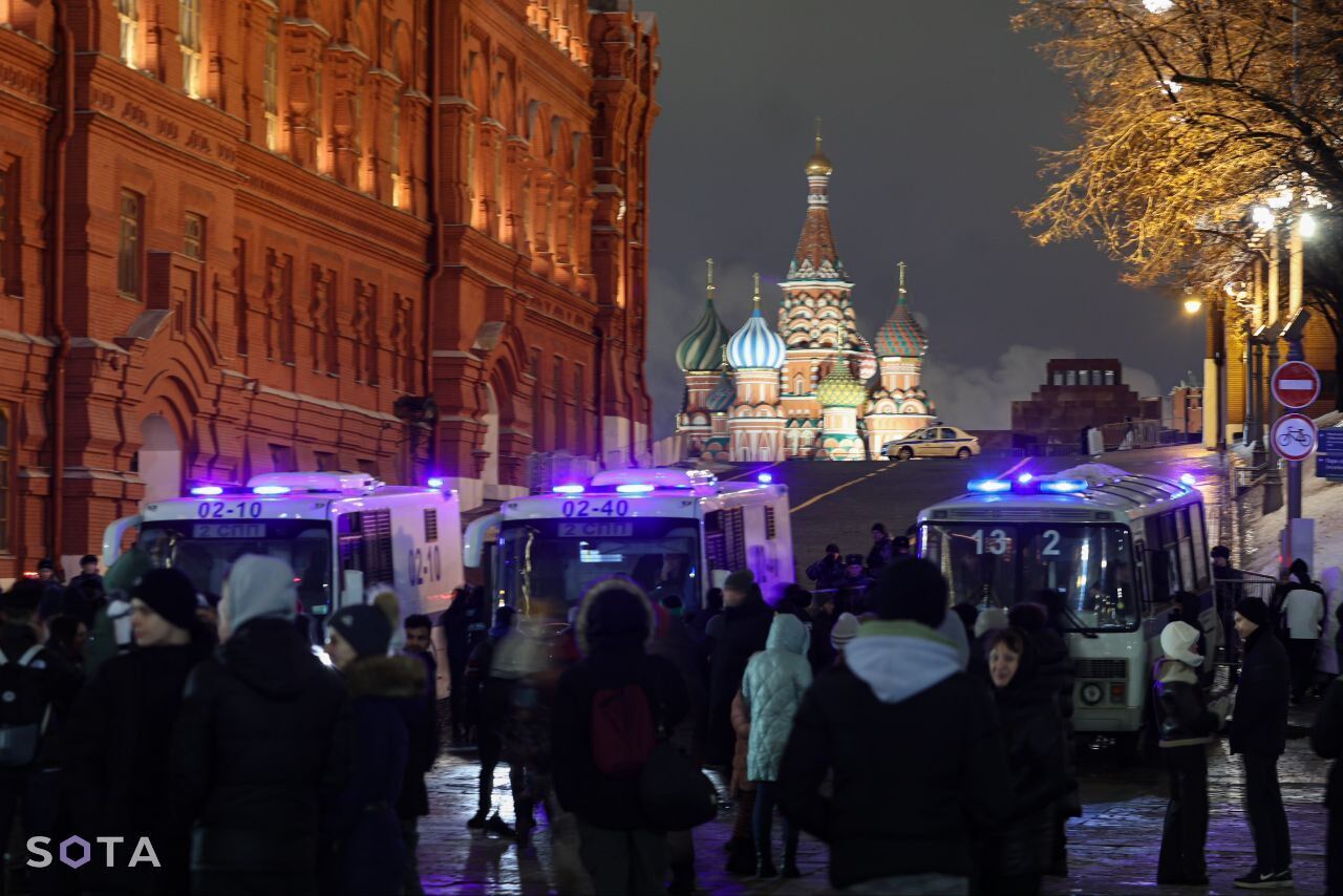 У центрі Москви на Новий рік пройшли затримання: учасників мітингу били і пакували в автозаки. Фото і відео 