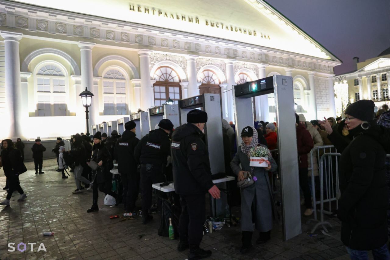 В центре Москвы на Новый год прошли задержания: митингующих избивали и упаковывали в автозаки. Фото и видео