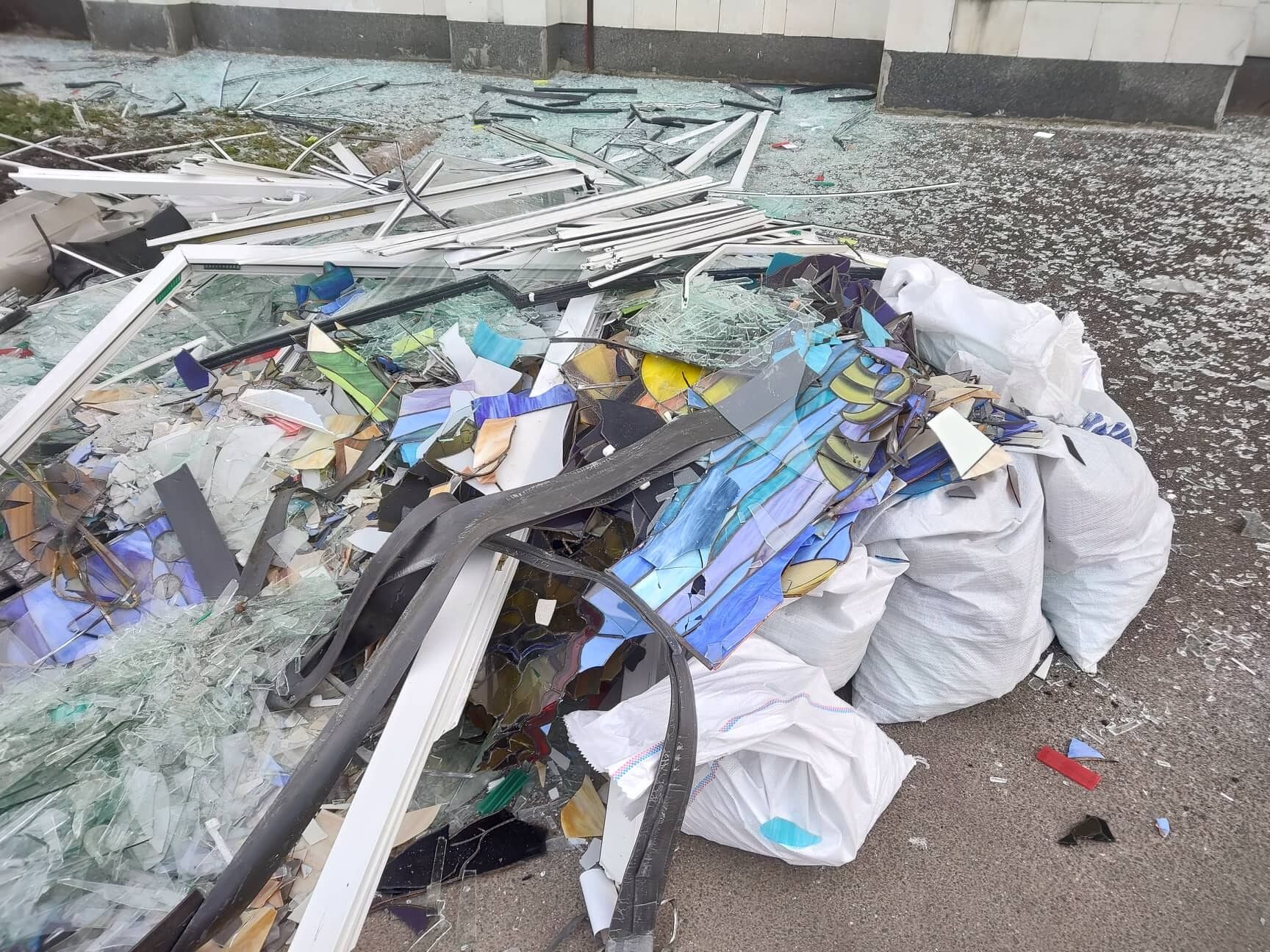 В Университете им. Шевченко показали последствия обстрелов войск РФ. Фото