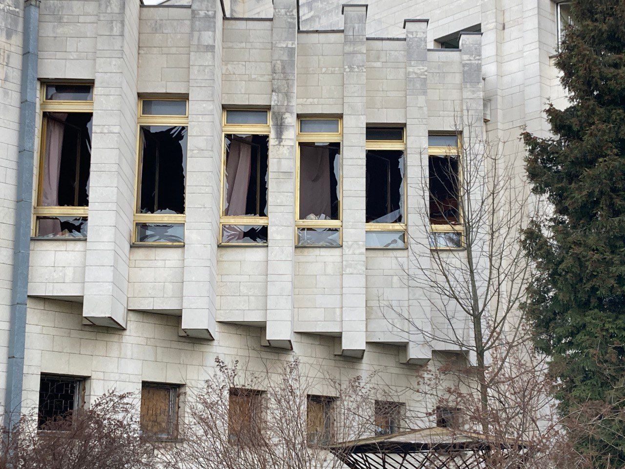 В Университете им. Шевченко показали последствия обстрелов войск РФ. Фото