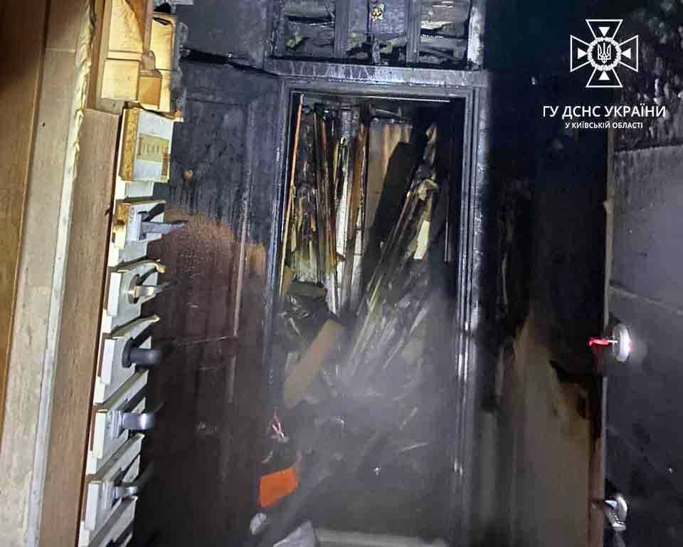 Под Киевом в помещении магазина взорвался аккумулятор. Фото