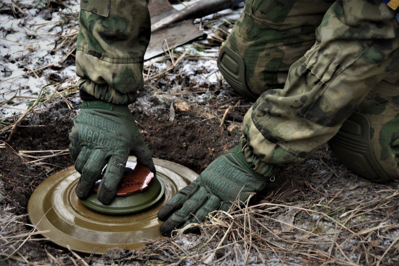 На півночі Київської області посилюють систему мінно-інженерних загороджень