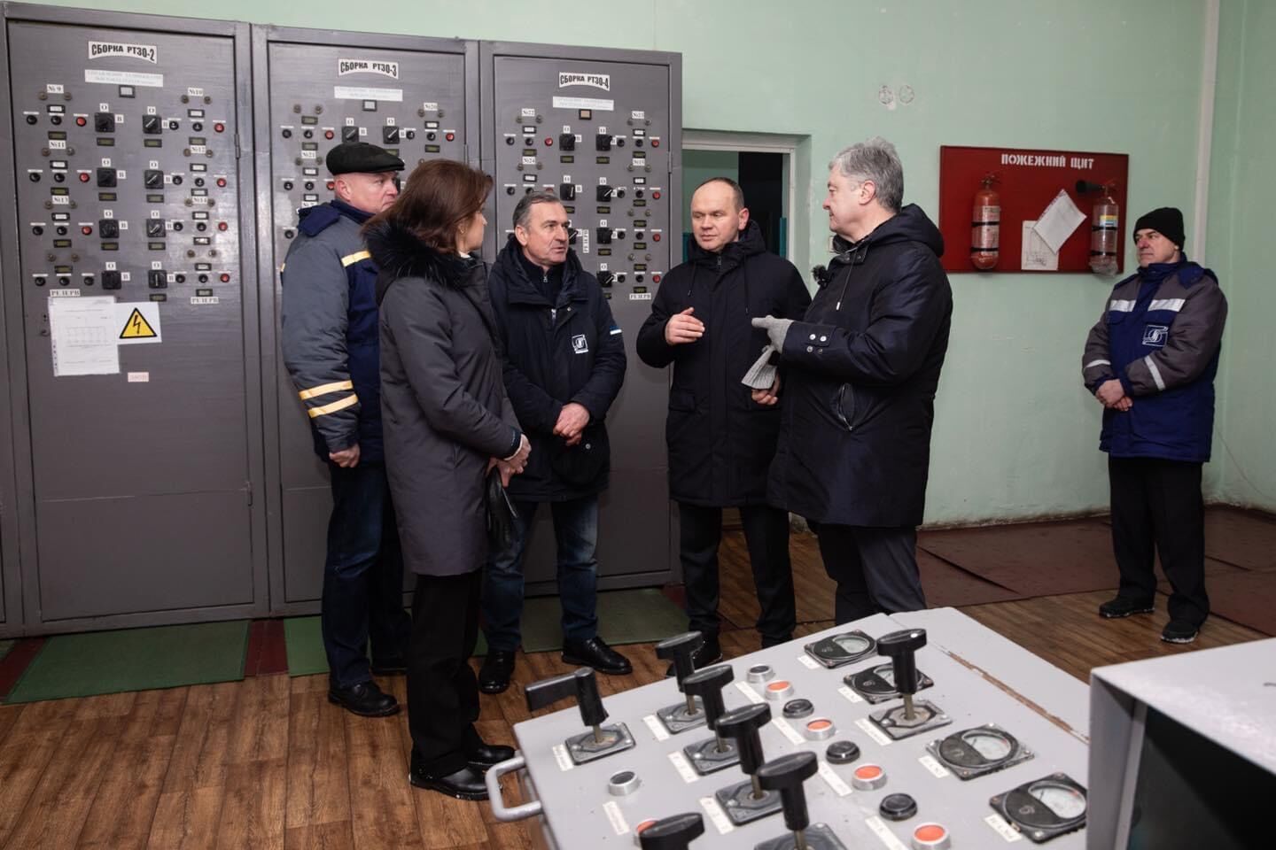 ''150 тисяч киян гарантовано матимуть воду'': Порошенки передали ''Київводоканалу'' потужний генератор, який забезпечить електроенергією Троєщину