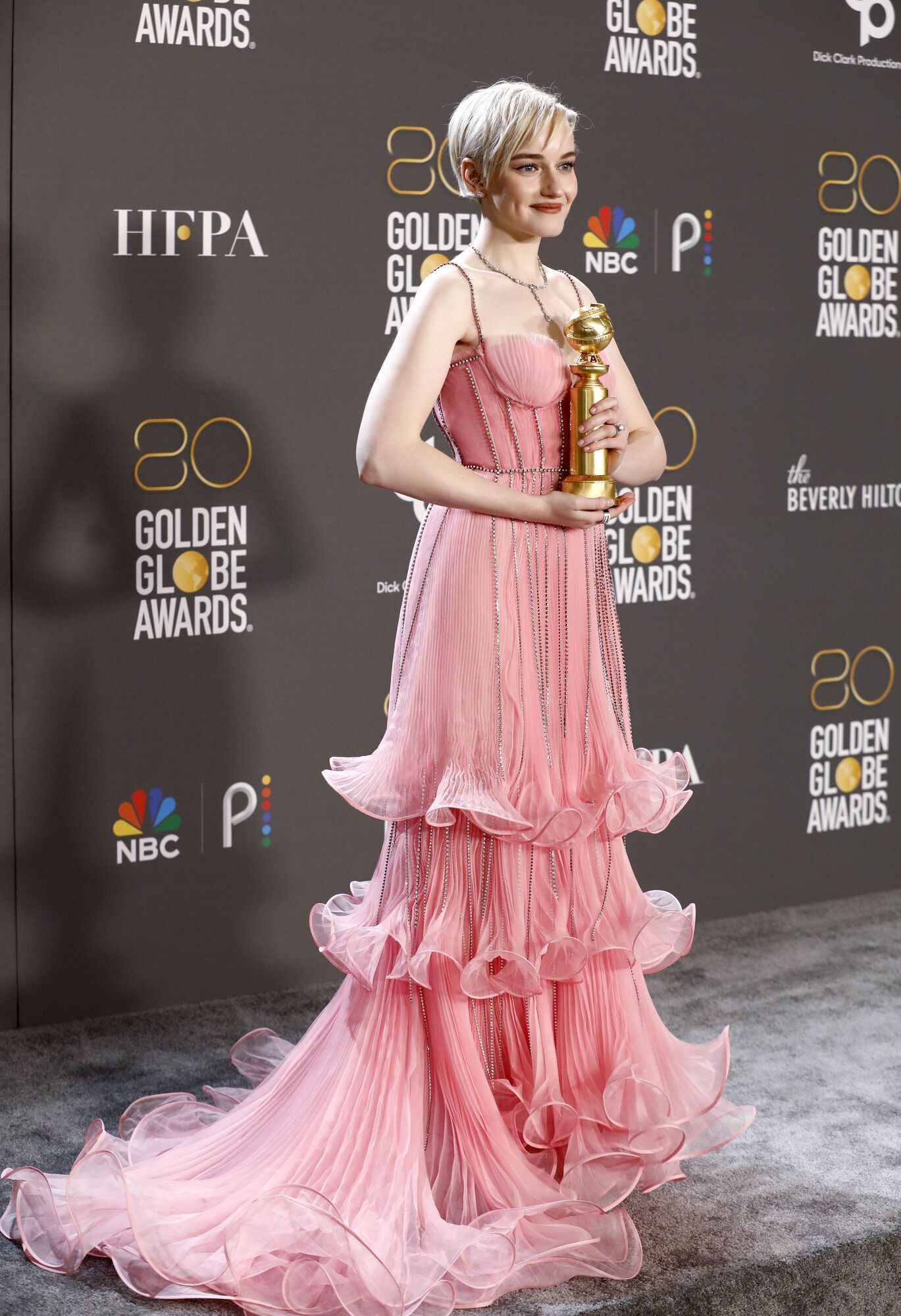 Хайди Клум, Селена Гомез и Дженна Ортега поразили фанатов на ''Золотом Глобусе'': самые яркие и откровенные образы премии. Фото
