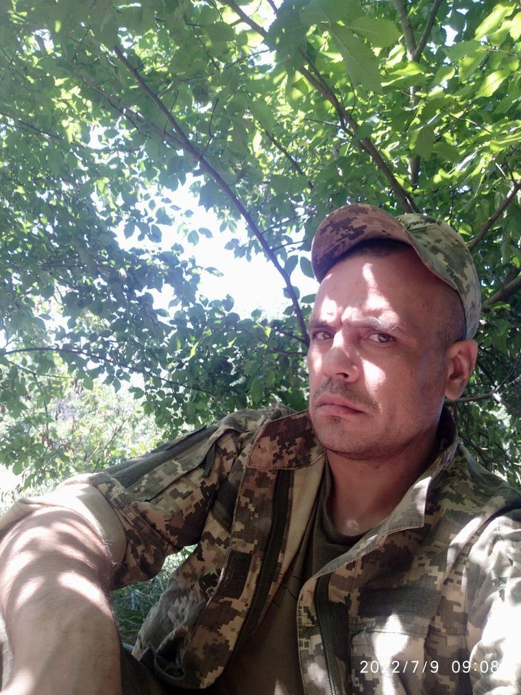 Шестеро дітей загиблого військового Євгена Головчака передали наколядовані 2075 гривень на потреби ЗСУ. Фото 