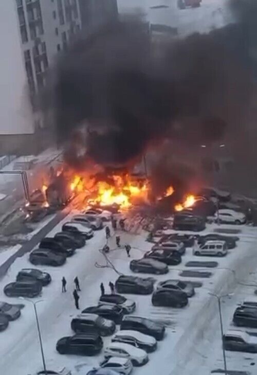 У Москві спалахнула потужна пожежа, здійнялася стіна чорного диму. Відео