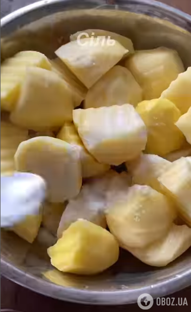 Як смачно запекти курку з картоплею, щоб страва вийшла соковитою: ділимось технологією