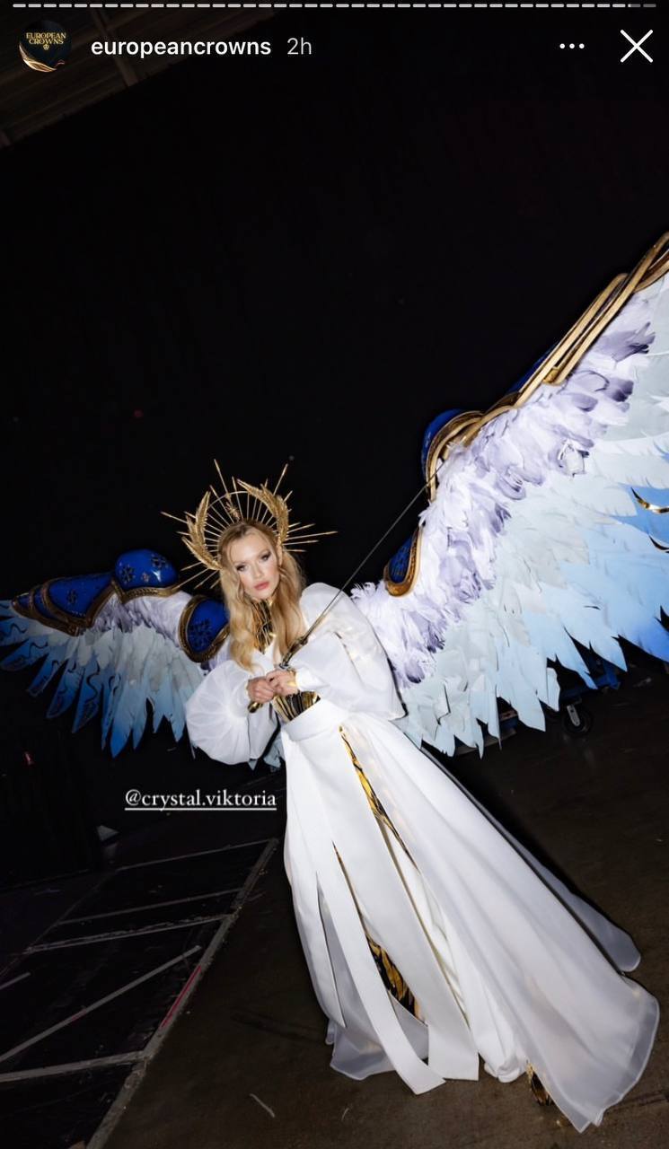 Украинка покорила феерическим выходом на "Мисс Вселенная": появилась на сцене с мечом и обожженными крыльями. Видео 
