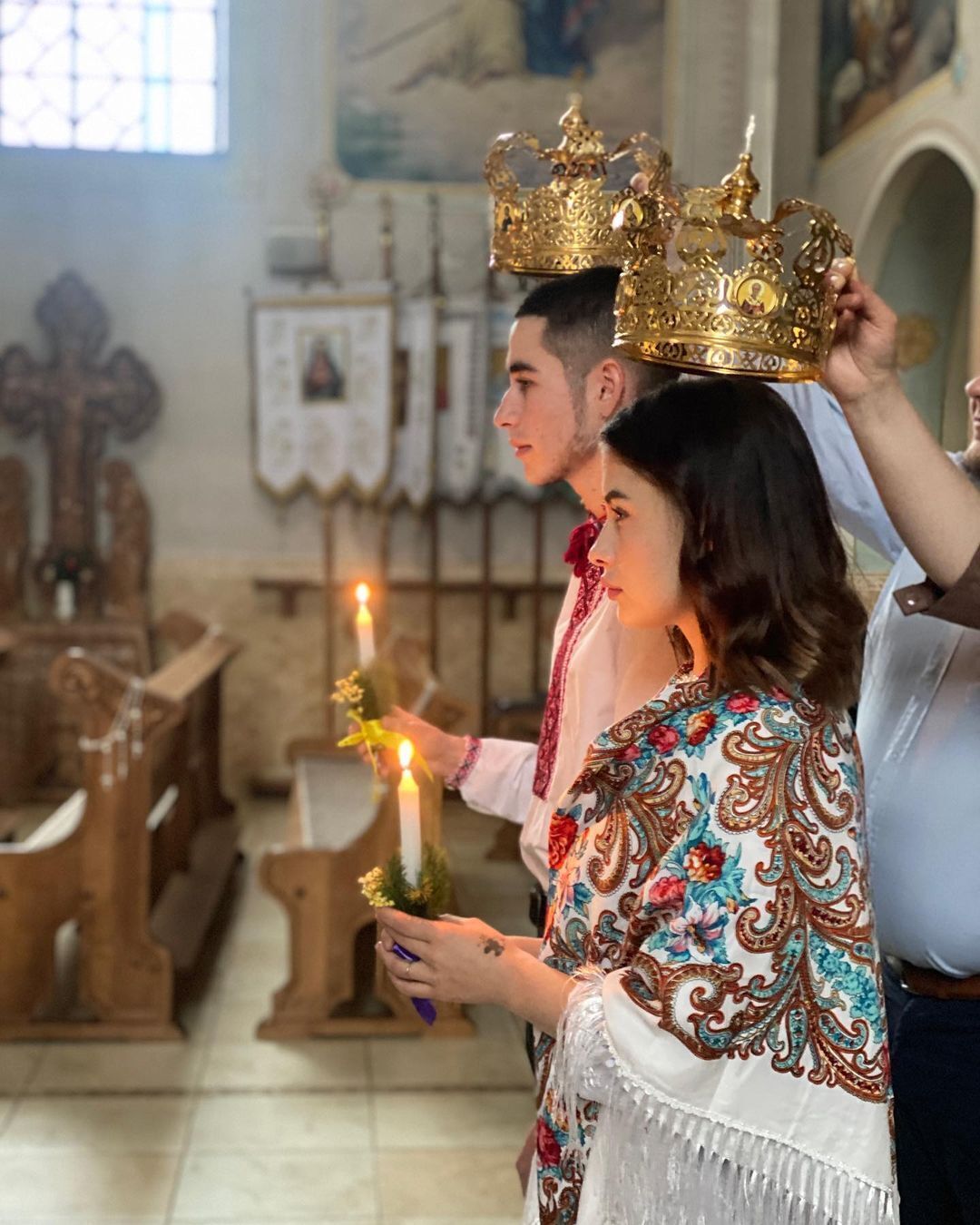 20-летний победитель "Голоса страны" Роман Сасанчин обвенчался с женой: она объяснила, почему влюбленные дольше года решались