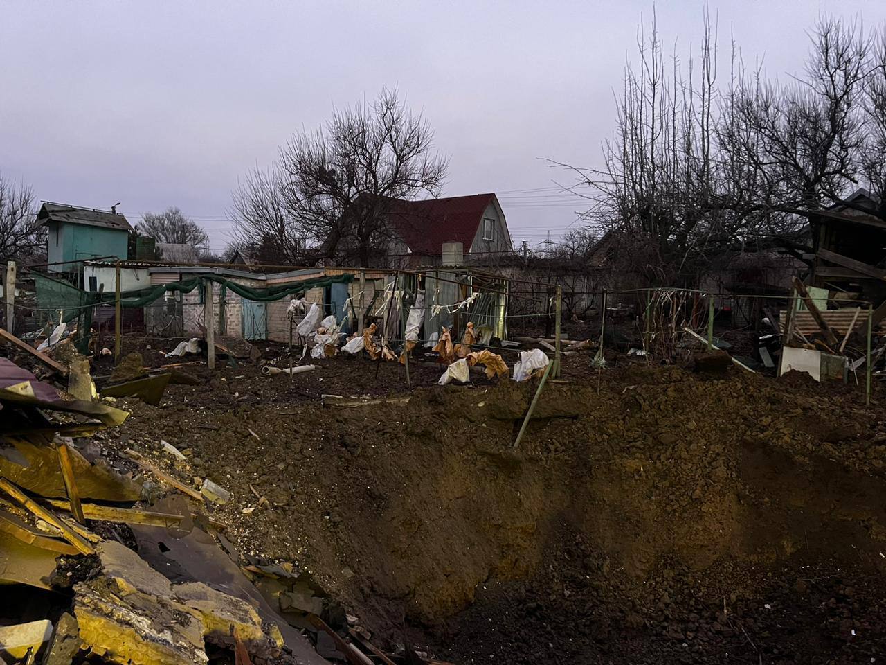 Оккупанты ночью ударили по Запорожью: повреждены объекты инфраструктуры и жилые дома. Фото 