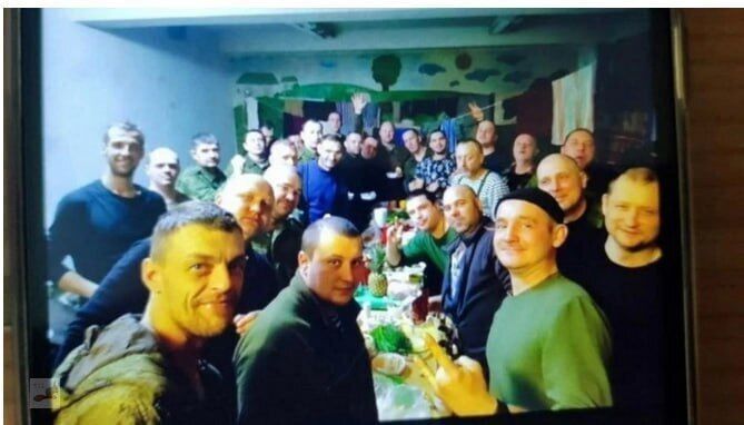 Збиралися бурхливо святкувати: у мережу потрапило фото "мобіків" у ПТУ Макіївки перед потужною "бавовною"