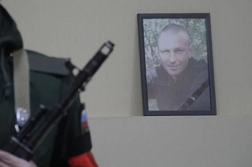 В России "вагнеровца", воевавшего в Украине, назвали "героем" и похоронили с почестями: он забил до смерти собственную мать. Фото