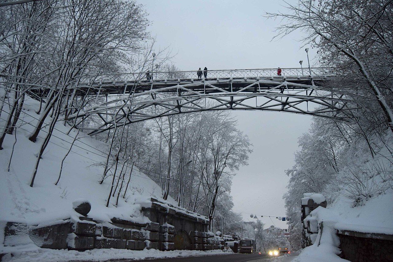В сети показали, как выглядел ''Мост влюбленных'' в Киеве в 1927 году. Фото