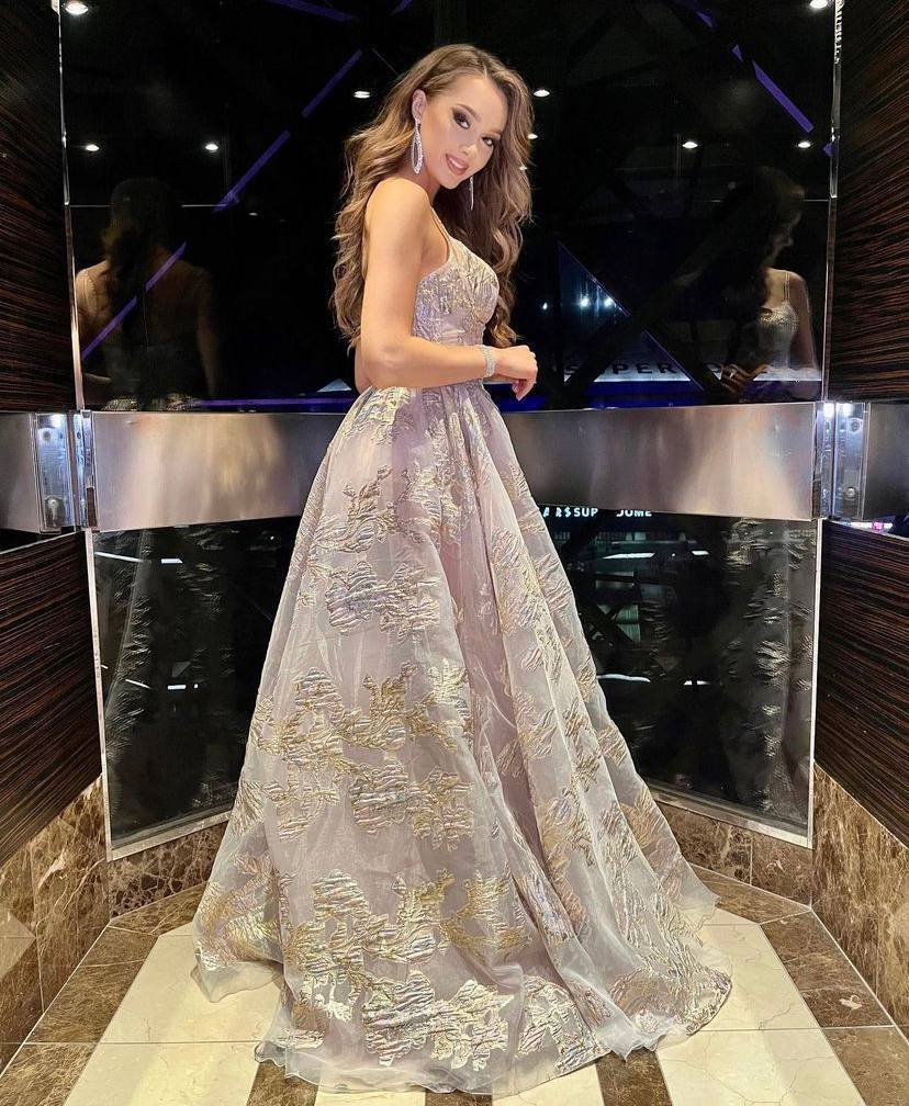 Не только Апанасенко: еще одна участница на "Мисс Вселенная" появилась в образе от украинского дизайнера. Фото