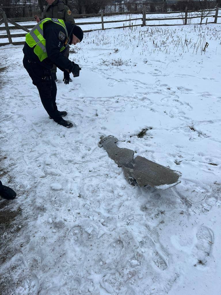 Під час ворожої атаки на Київ уламки ракети впали на територію Музею Пирогово. Фото