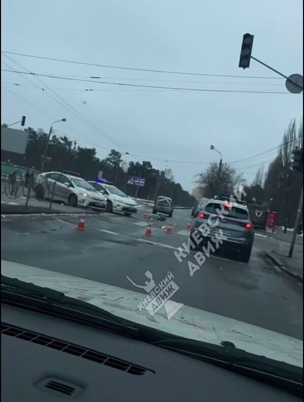 В Киеве легковушка на перекрестке сбила насмерть пешехода. Видео