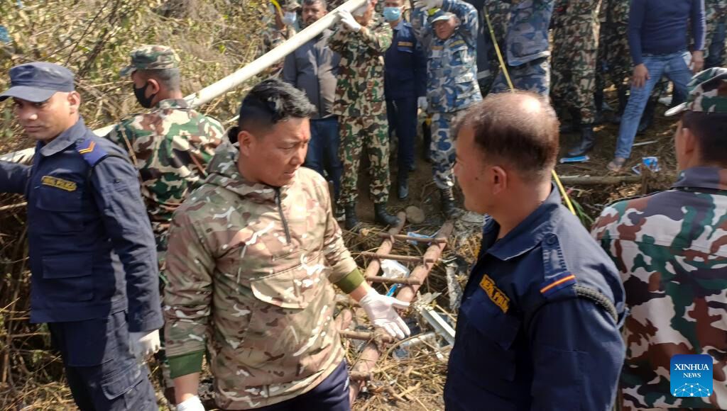 В Непале разбился пассажирский самолет: погибли почти 70 человек. Фото и видео
