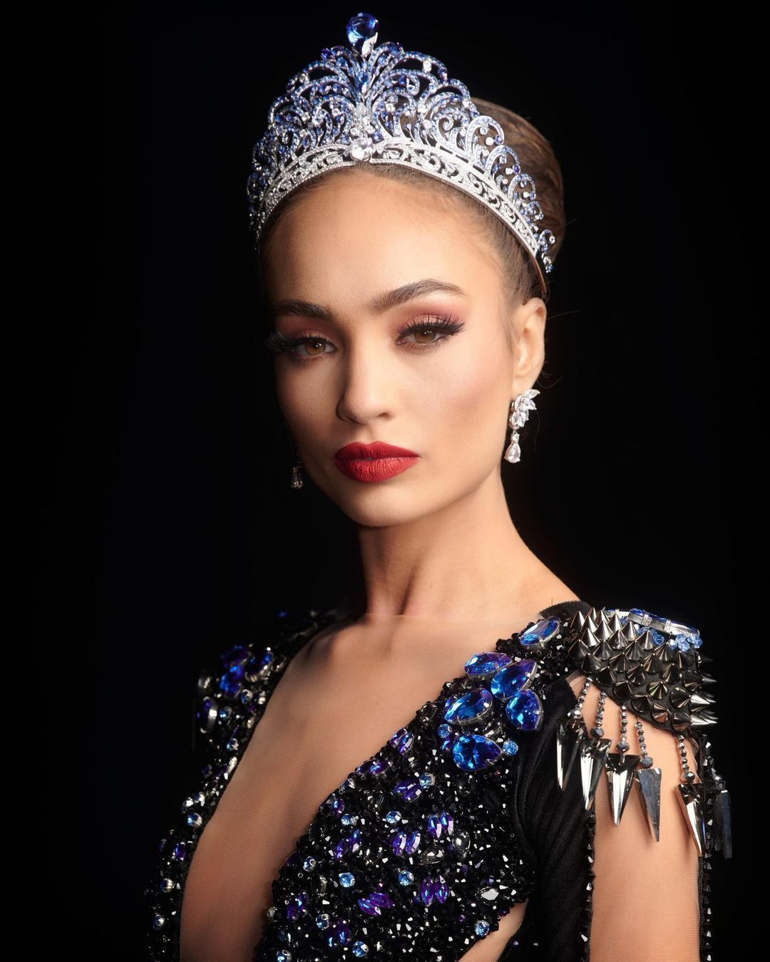 Не один миллион долларов: сеть шокировала стоимость короны на "Мисс Вселенная" с  бриллиантами и сапфирами