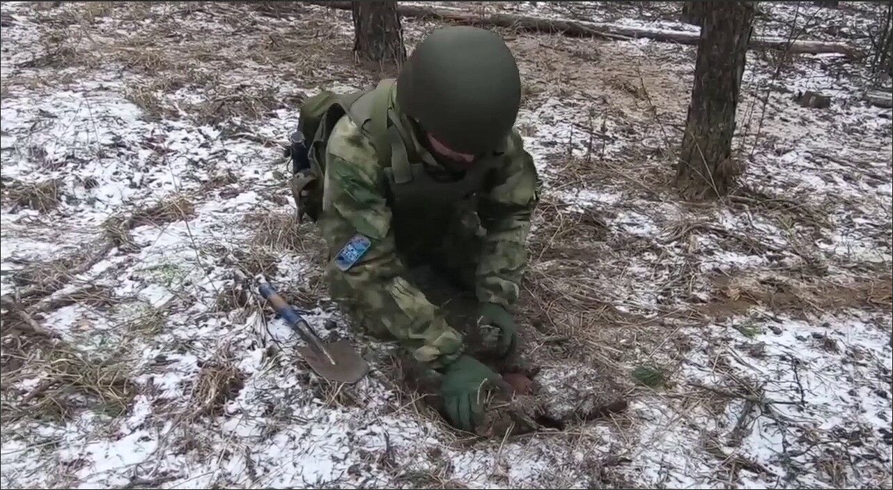 Готовы дать отпор врагу: в ВСУ показали, как наращивают систему инженерных заграждений на Киевщине. Видео