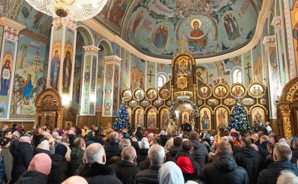 Порошенко: церква, яка має центр управління в країні-агресорі має називатися московською