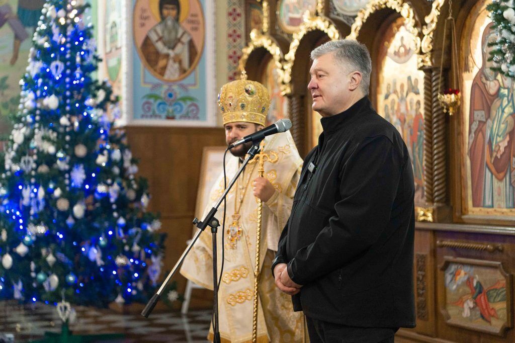 Порошенко: церква, яка має центр управління в країні-агресорі має називатися московською
