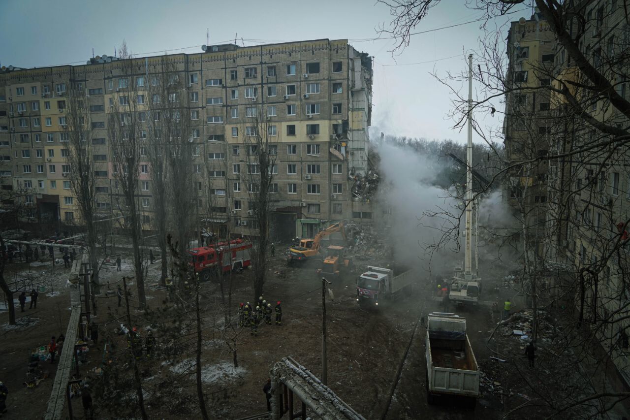В Днепре завершили разбор завалов на месте ракетного удара РФ. Фото
