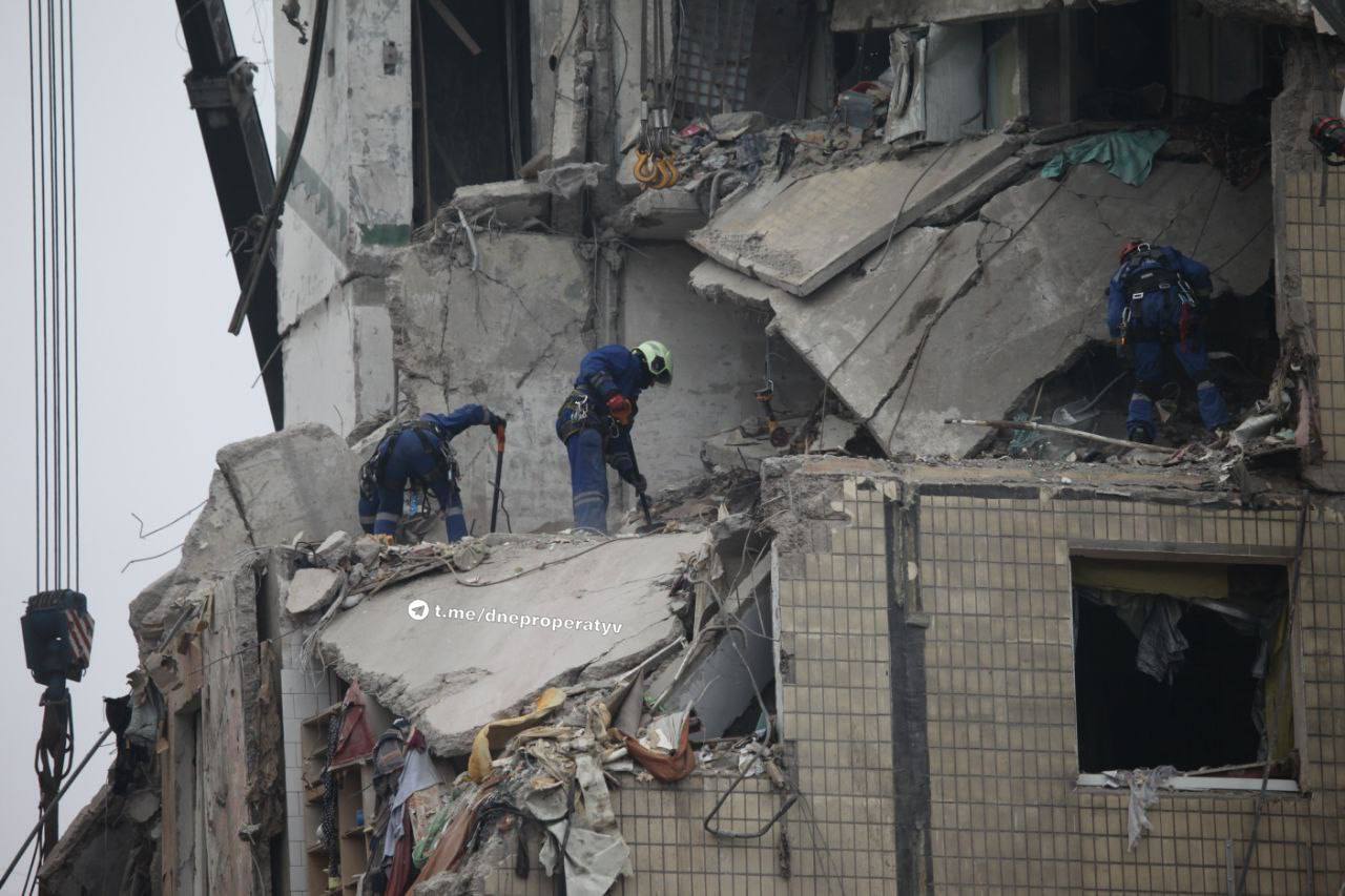 От дома, где раньше жили люди, остались руины