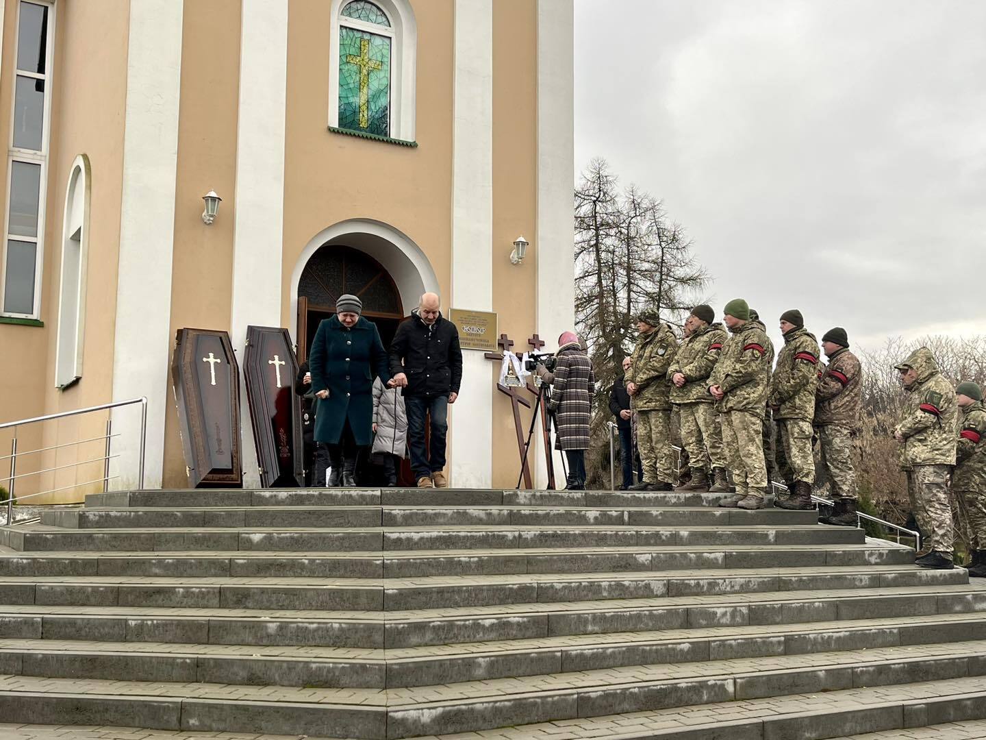 На Волыни простились с отцом и сыном, погибшими в один день в боях за Украину. Фото