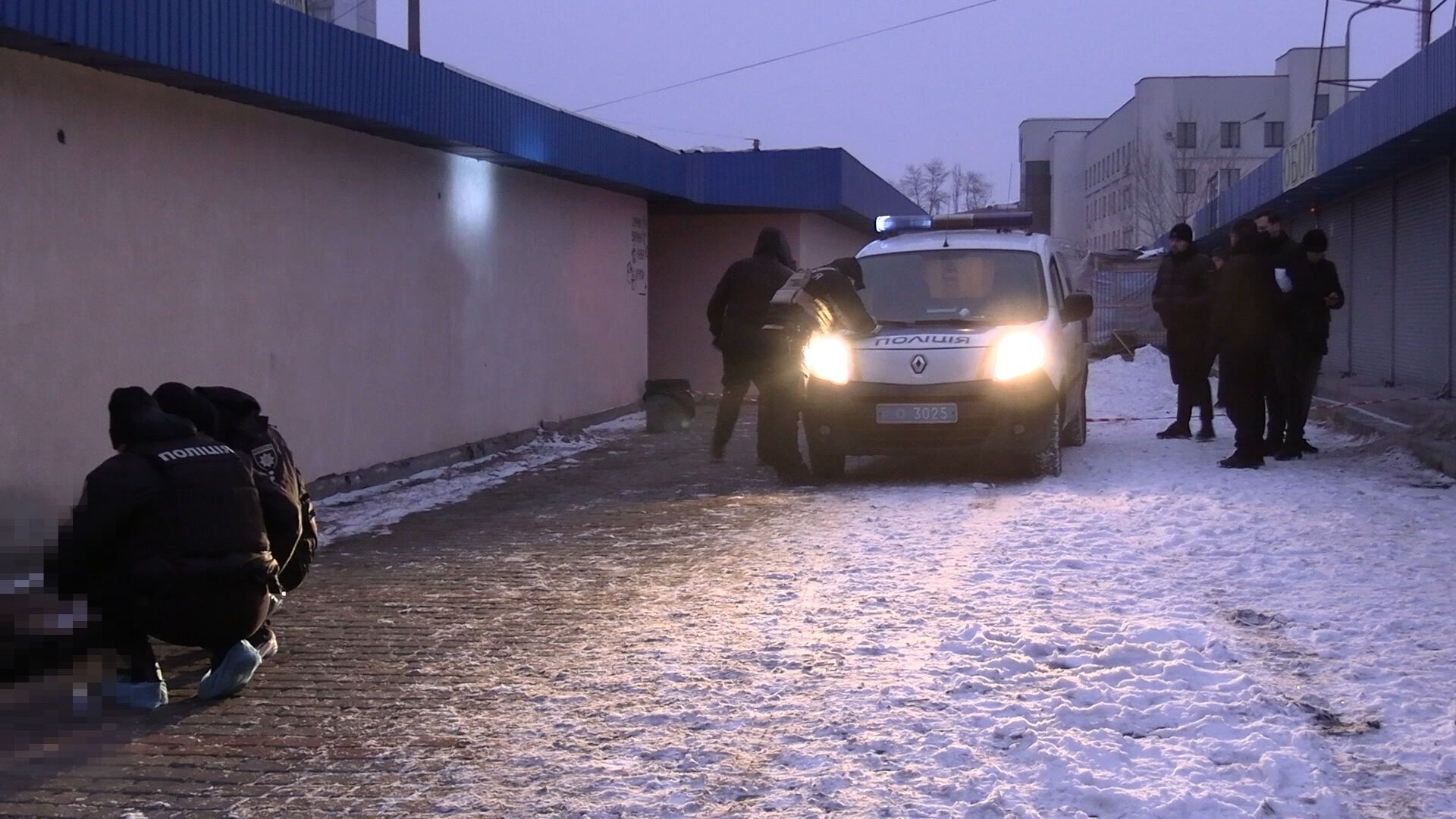 У Києві чоловік ногами забив до смерті перехожого. Фото та відео