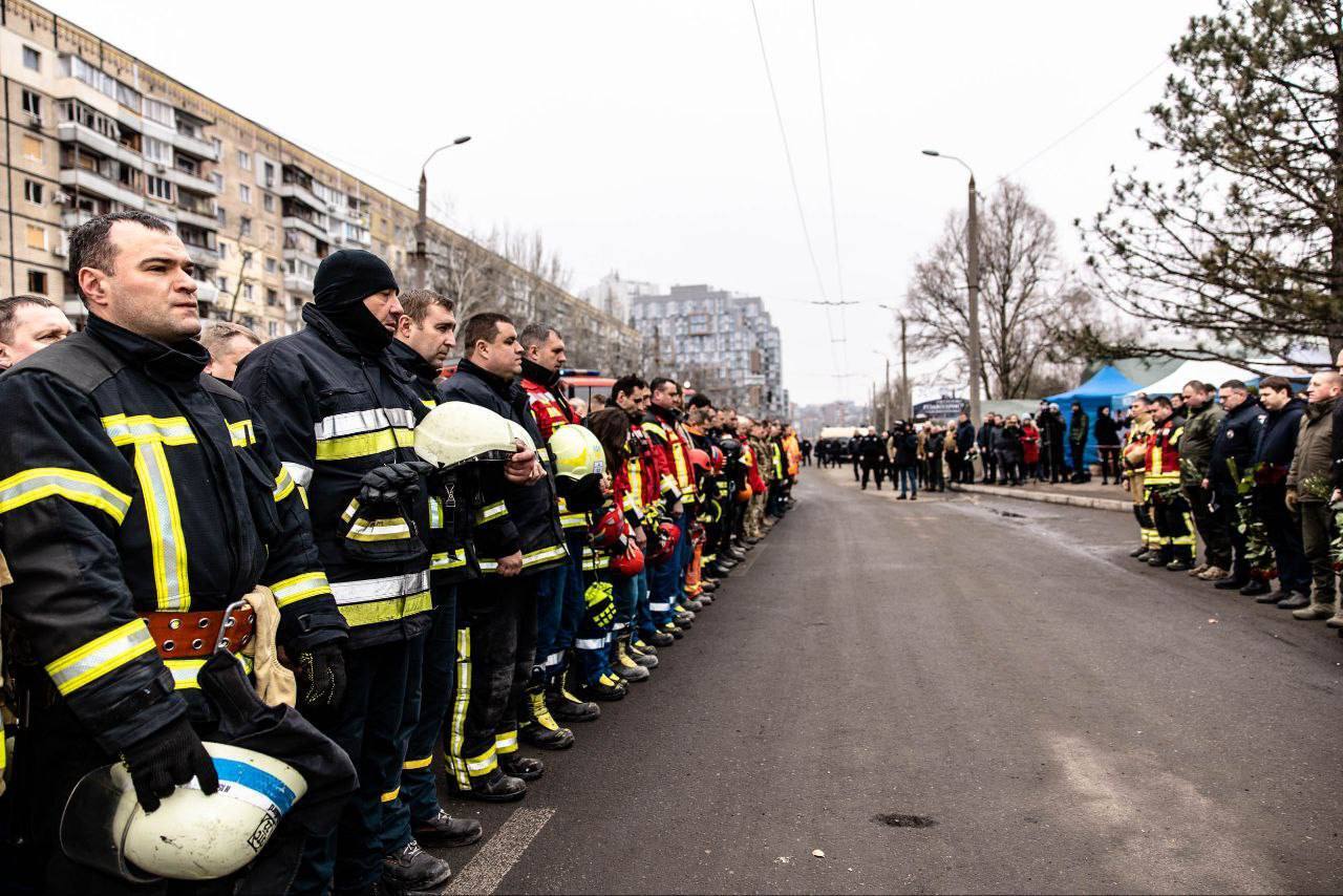 У Дніпрі завершили пошуково-рятувальні роботи на місці ракетного удару РФ: названо кількість жертв