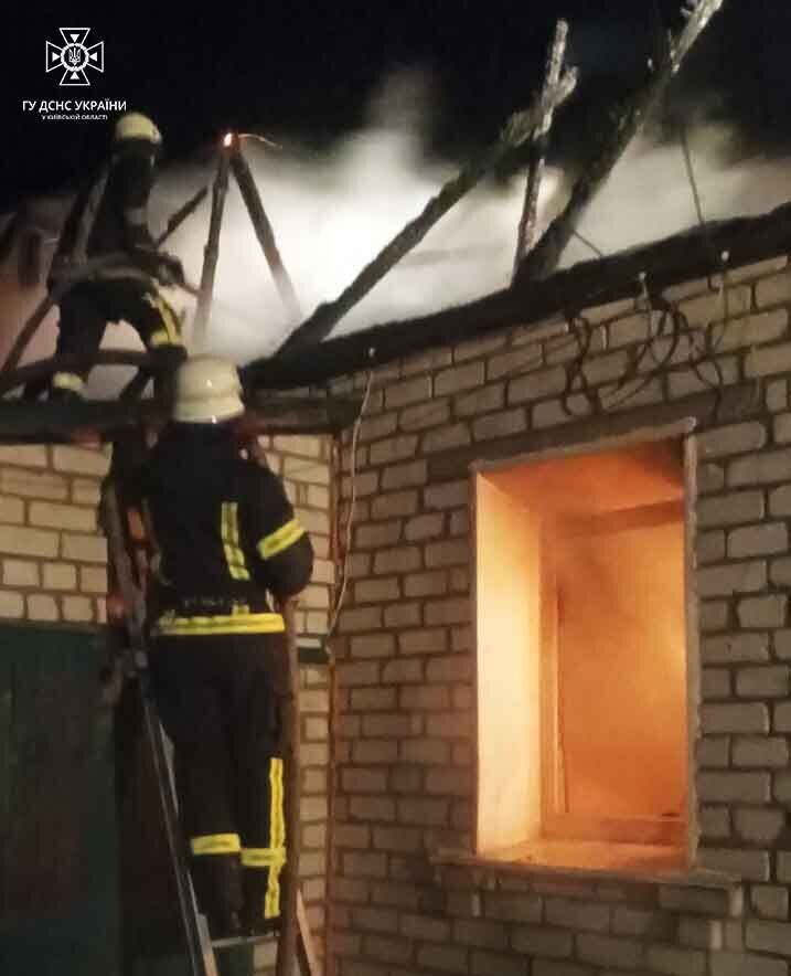 На Київщині у приватному будинку під час пожежі загинула жінка
