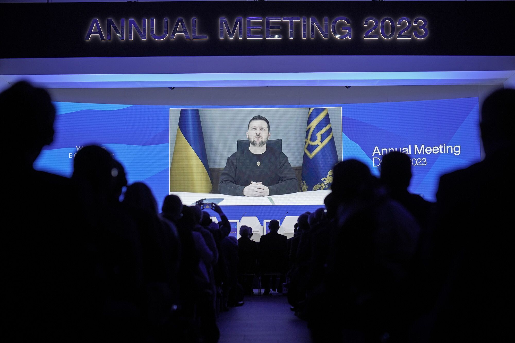"Мир не должен сомневаться": Зеленский в выступлении к участникам Форума в Давосе призвал помочь Украине преодолеть агрессора