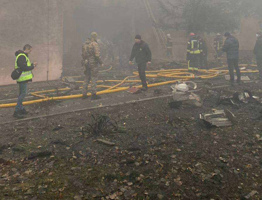 "Вертоліт почав різко знижуватися": мешканець Броварів розповів про останні хвилини перед авіакатастрофою. Відео 