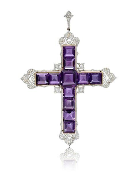 Кім Кардаш'ян купила знаменитий хрест з діамантами принцеси Діани. Фото