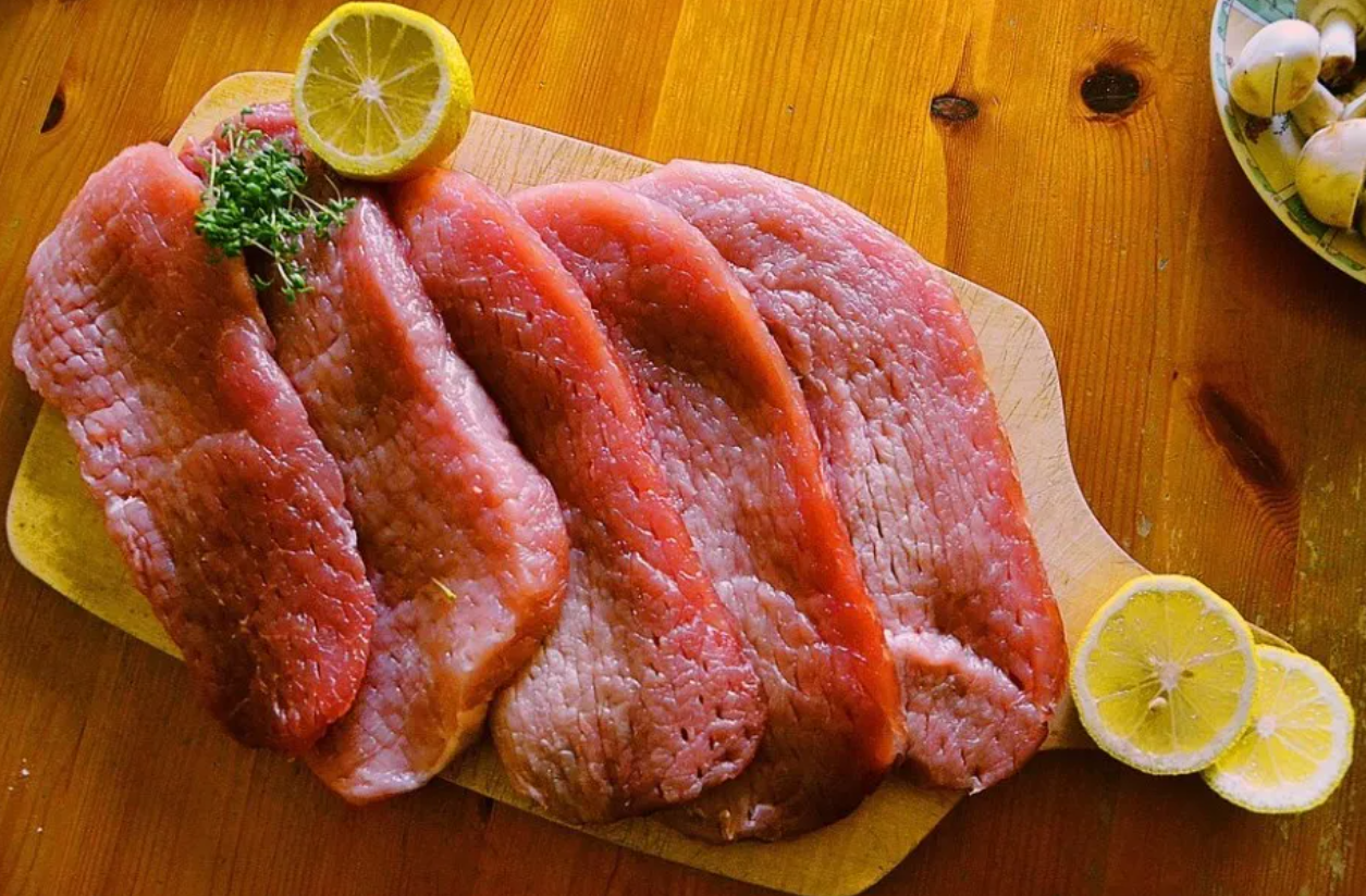 Як правильно розморозити м'ясо