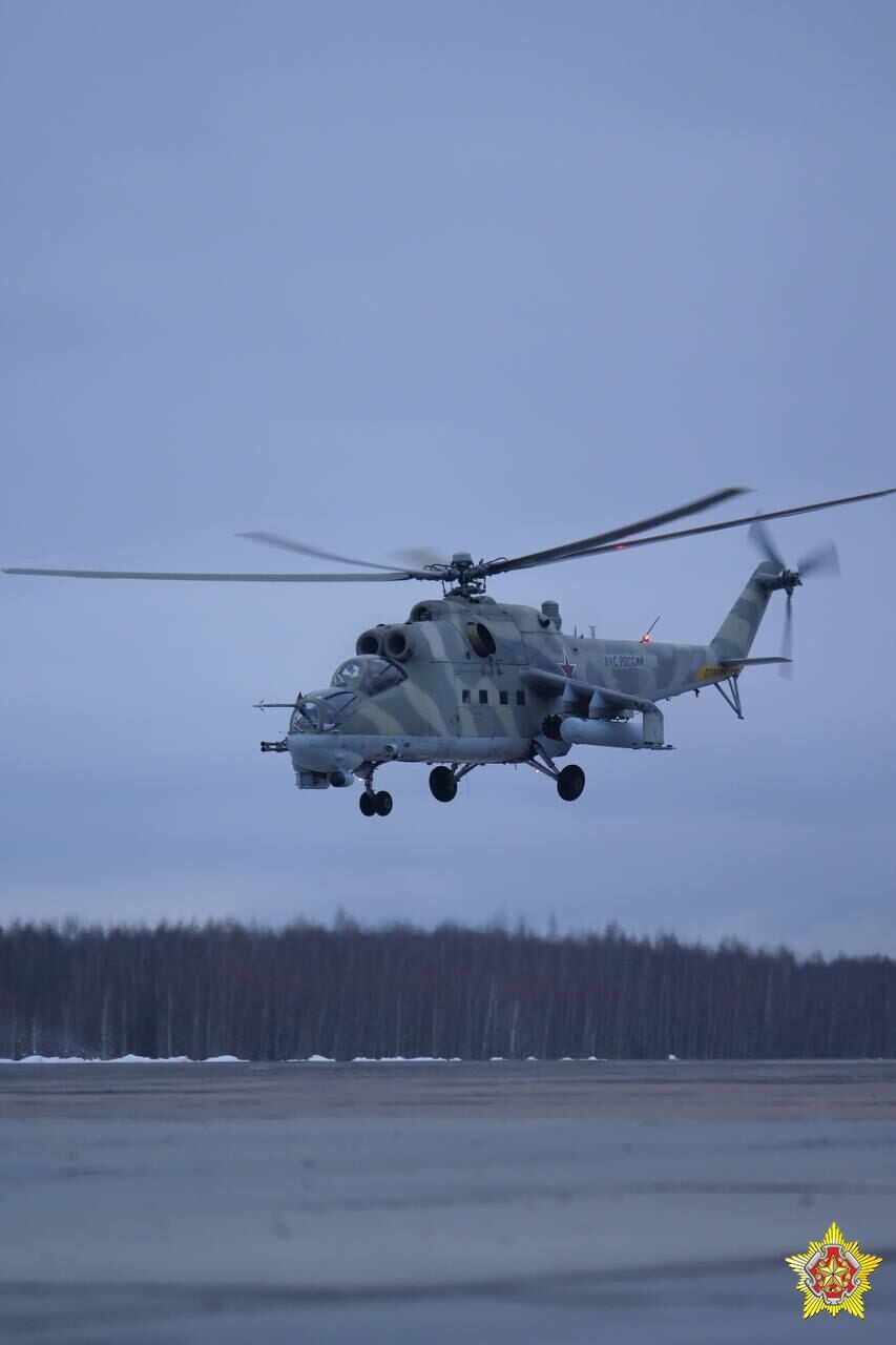 В Беларуси у истребителя в небе вспыхнул двигатель: были слышны звуки ''взрыва''