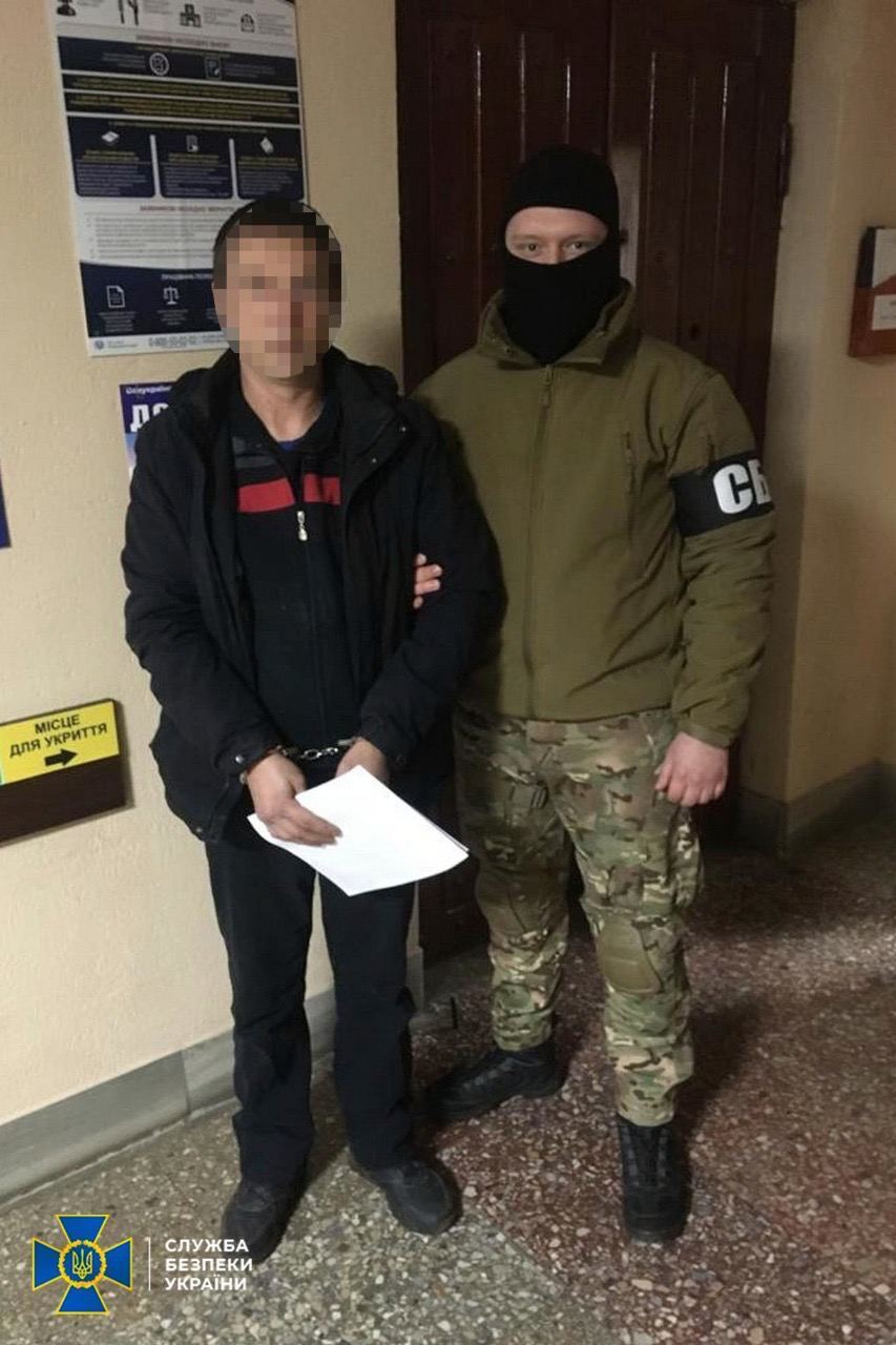 СБУ задержала на Харьковщине экс-чиновников УЗ, которые помогали перебрасывать военные эшелоны РФ в Украину. Фото