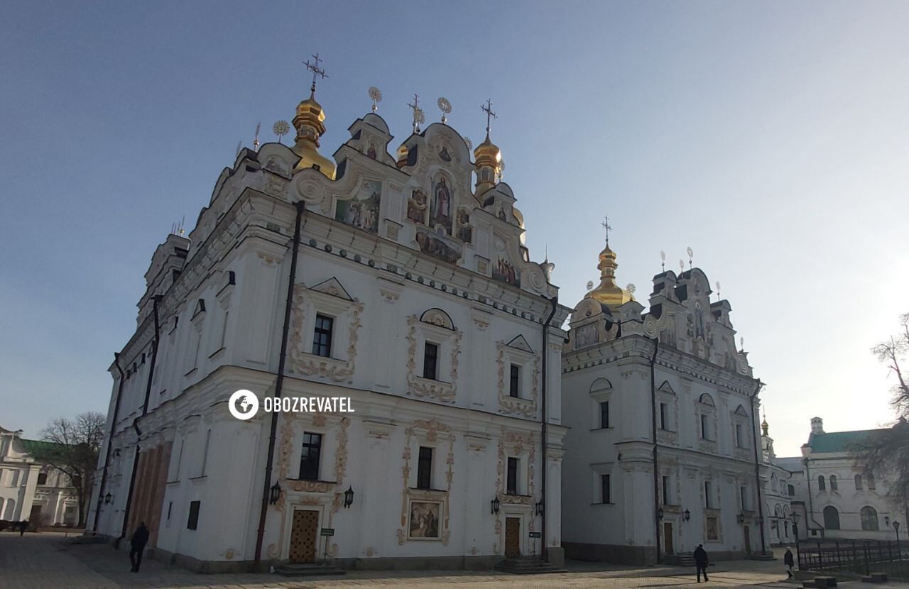 Дверь на замке и работает комиссия: в УПЦ МП забрали две церкви в Киево-Печерской лавре. Фото