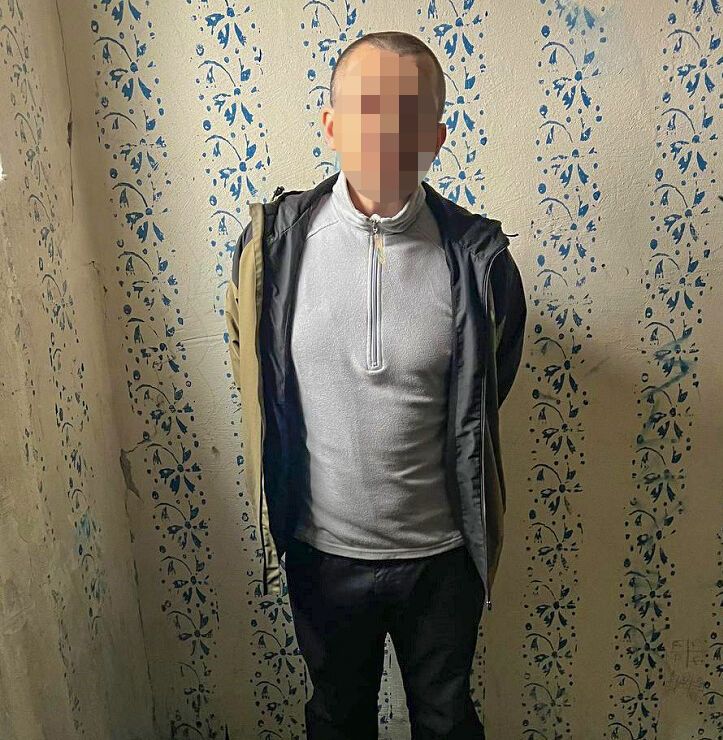 В Киеве рецидивист брызнул баллончиком в сторону 13-летнего парня и ограбил его. Фото и видео