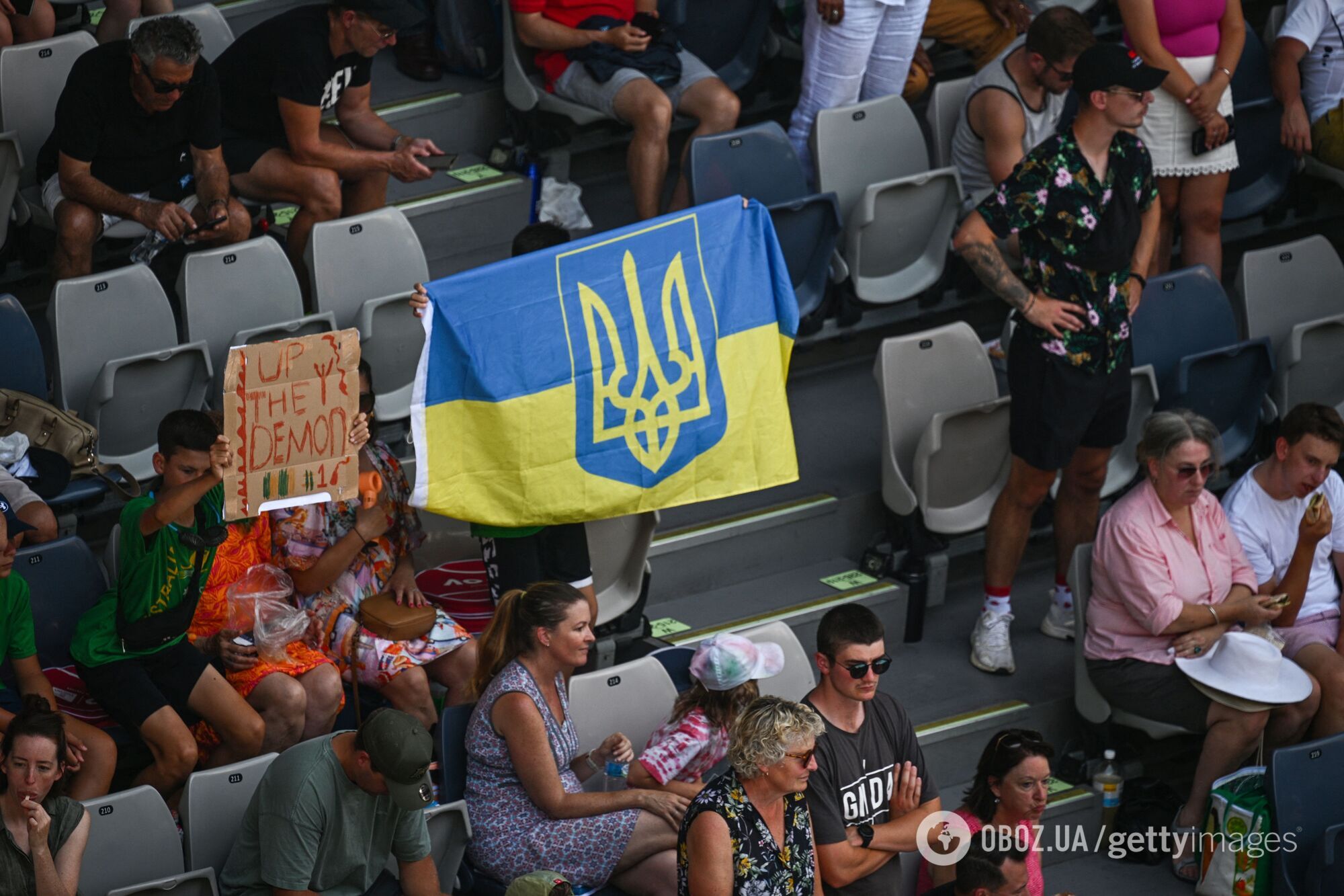 З портретом Путіна та прапорами Росії: на Australian Open влаштували акцію на підтримку війни в Україні. Відео
