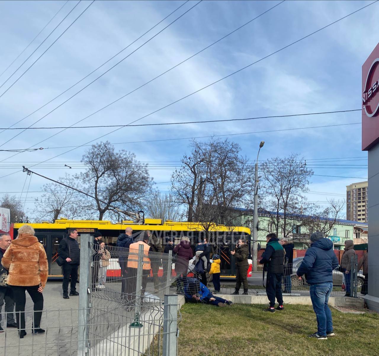 ДТП в Одессе на Грушевского – женщина наехала на мужчину с сыном, перепутав  педали авто – видео | OBOZ.UA