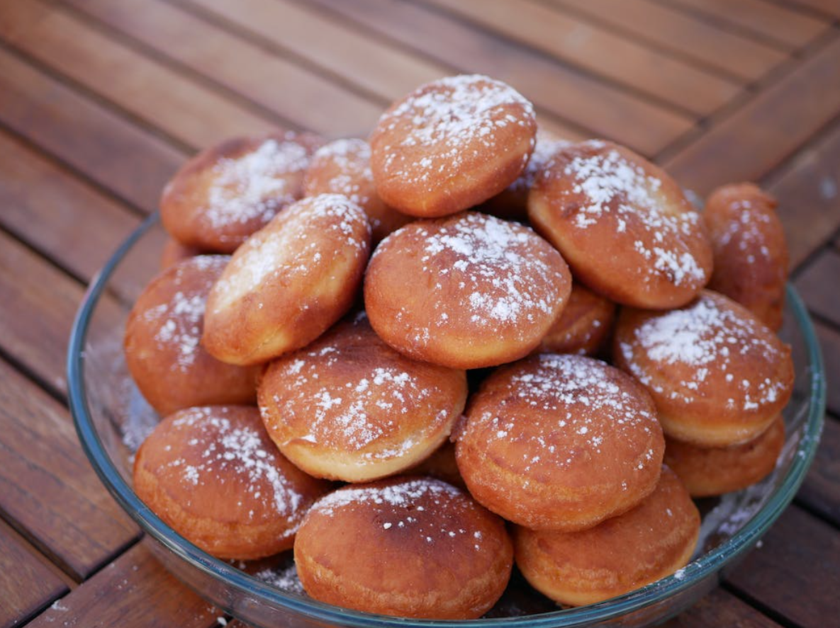Творожные пончики с сахарной пудрой