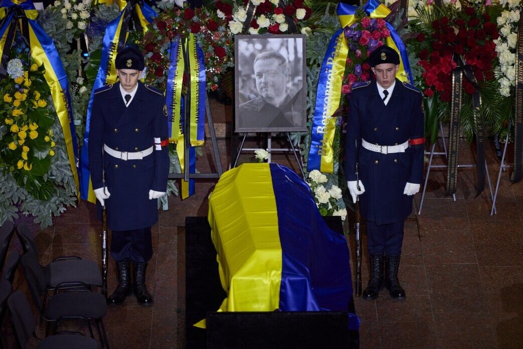 Украина попрощалась с погибшими в крушении вертолета в Броварах: все подробности. Фото и видео