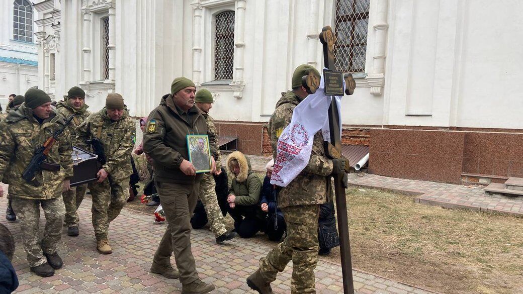 У Полтаві попрощалися з 21-річним захисником України: потрапив у засідку, забираючи з поля бою тіло побратима. Фото 