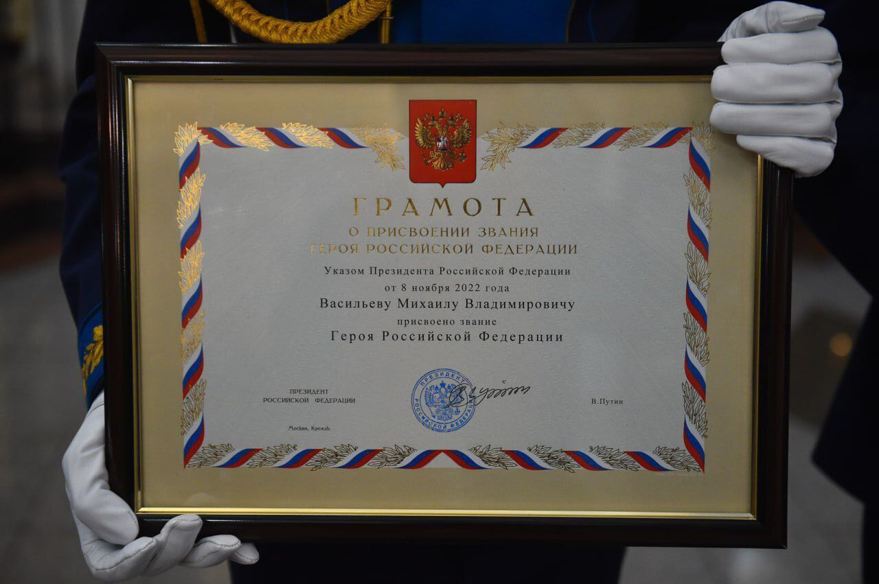 Путин присвоил звание героя России ликвидированному попу Васильеву, советовавшему россиянкам "плодиться". Фото