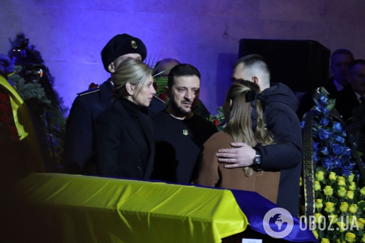 Украина попрощалась с погибшими в крушении вертолета в Броварах: все подробности. Фото и видео