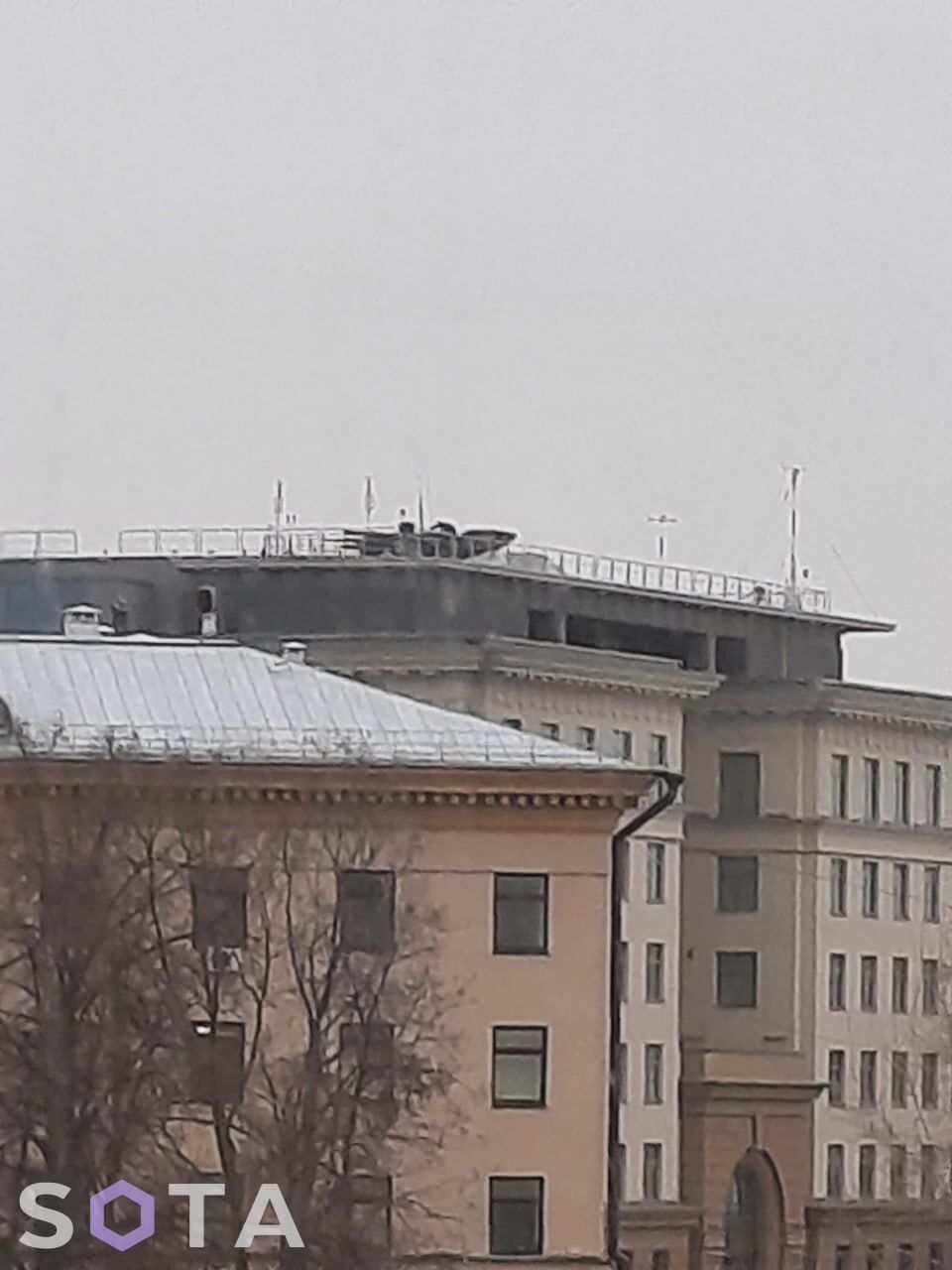 В Москве была замечена еще одна установка ПВО: на этот раз на крыше местного ГУ МВД. Фото
