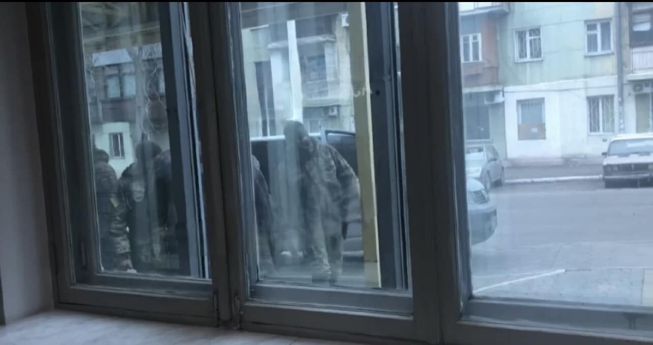 В Одессе пообещали провести проверку действий работников военкомата во время принудительного вручения повестки. Видео